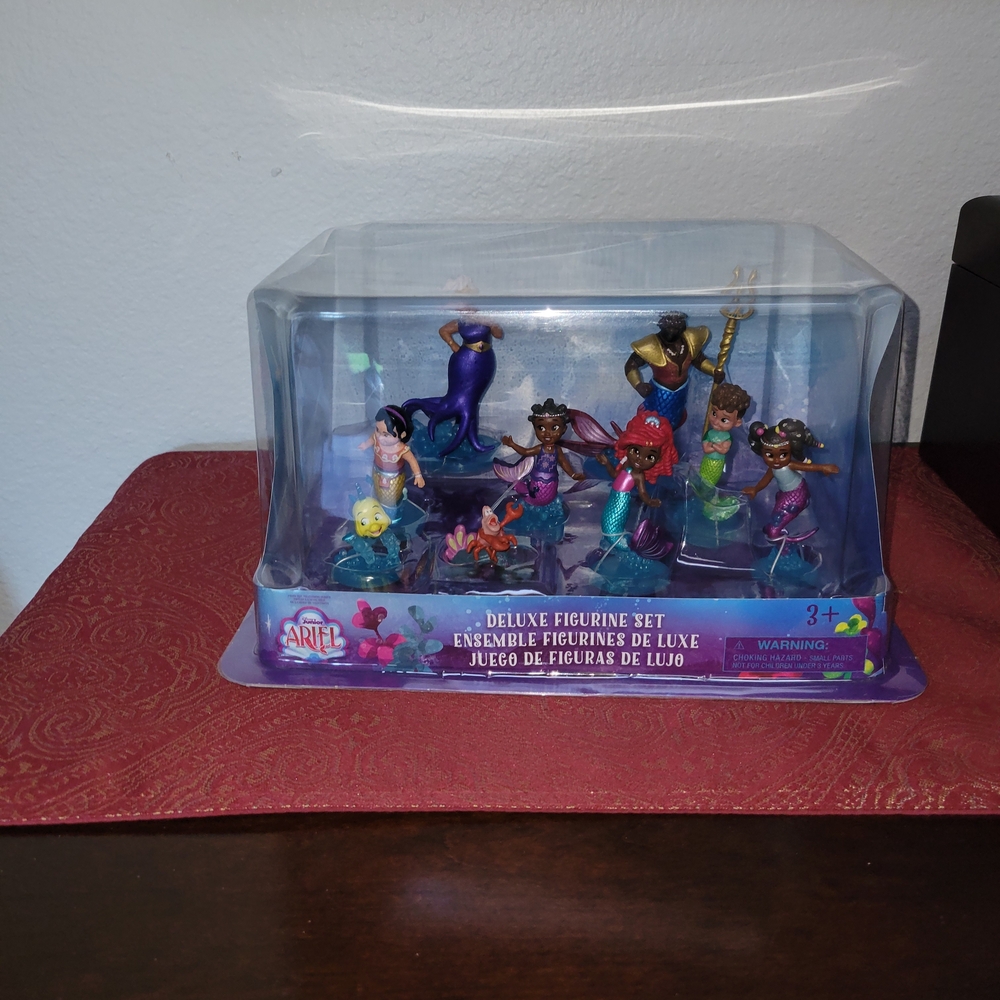 Disney Princess Ariel Figurine Set - Purple and Red